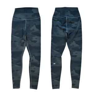 EUC ALO Yoga High Waist Camo Vapor Legging S Small Gray Hunter Faded Green Black
